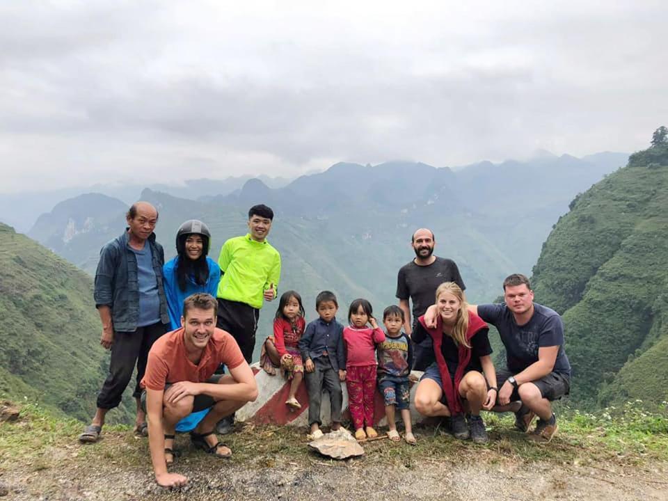 10Am Hostel Ha Giang Bagian luar foto